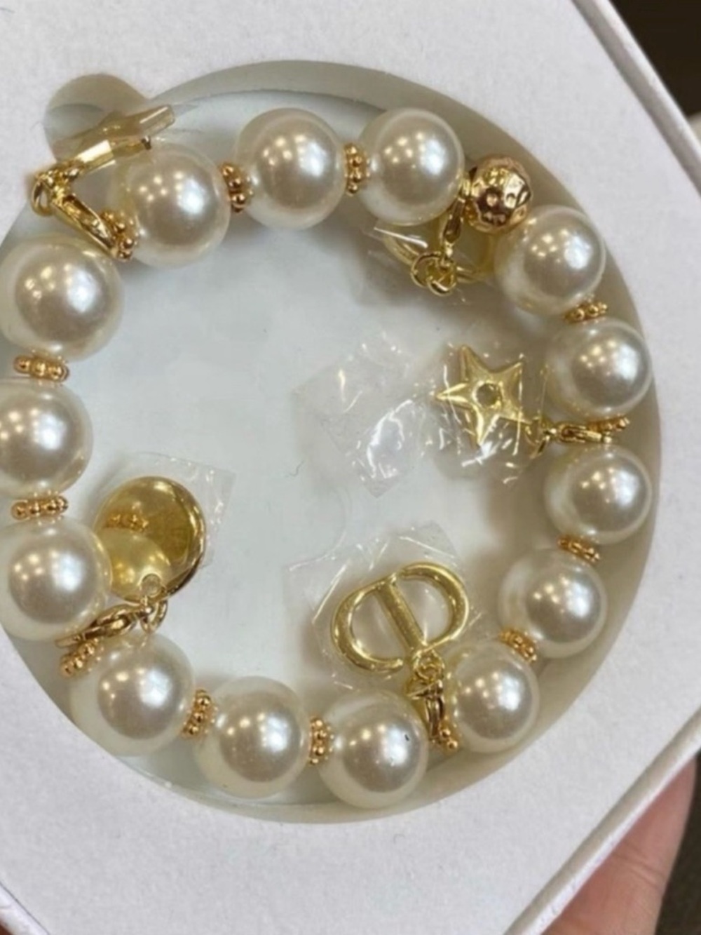 Dior Beauty Gold And white Pearl Charm Bracelet / New in Box - Picture 6 of 8
